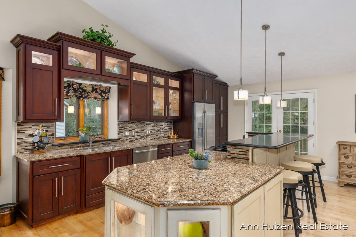 4310 Crest Creek Court SW