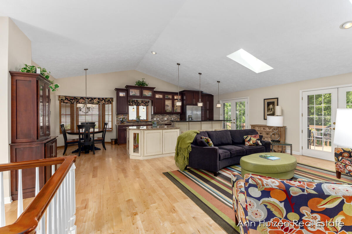 4310 Crest Creek Court SW