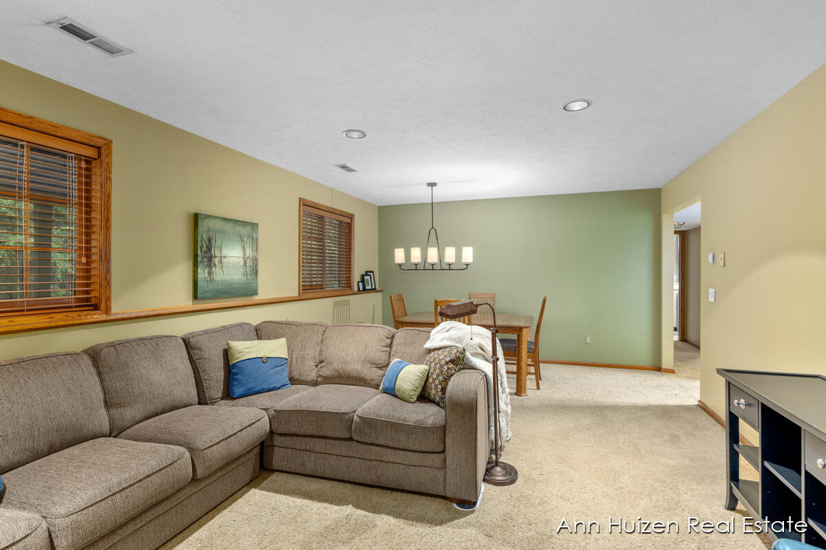 4310 Crest Creek Court SW