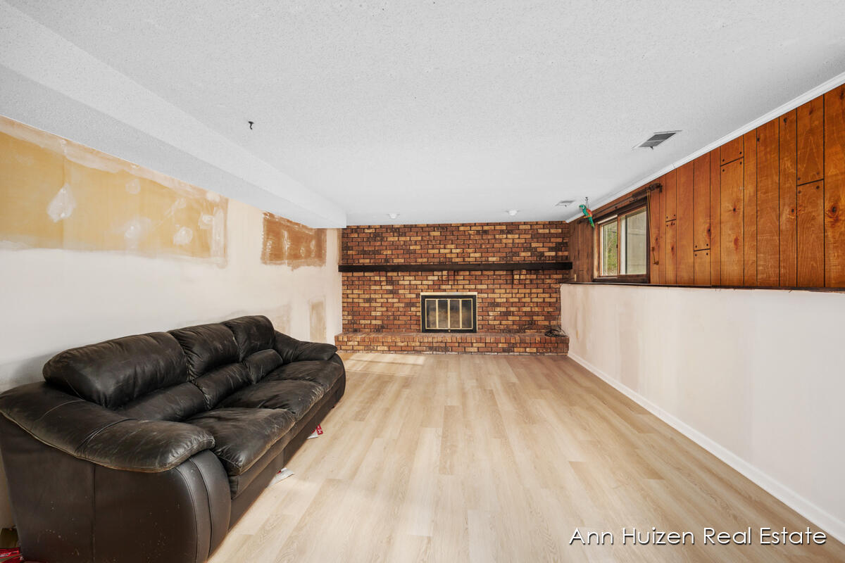 1256 Granada Drive NW