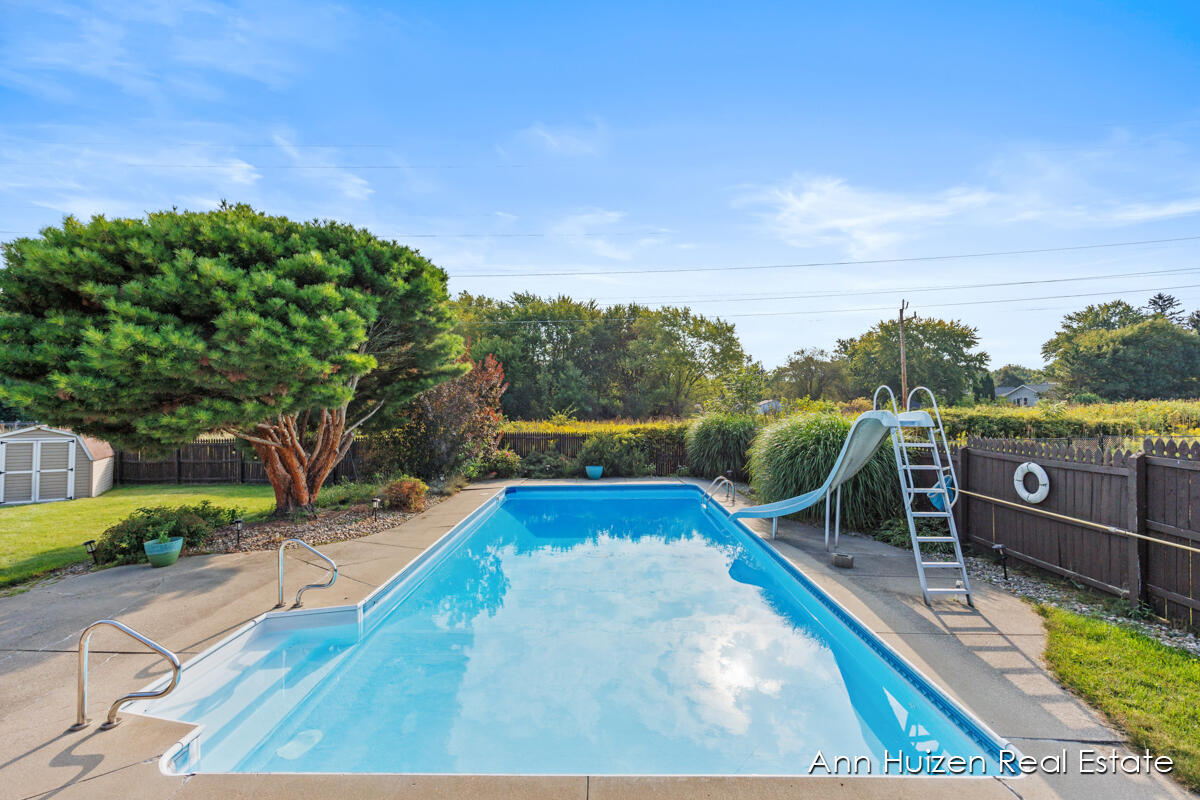 1256 Granada Drive NW