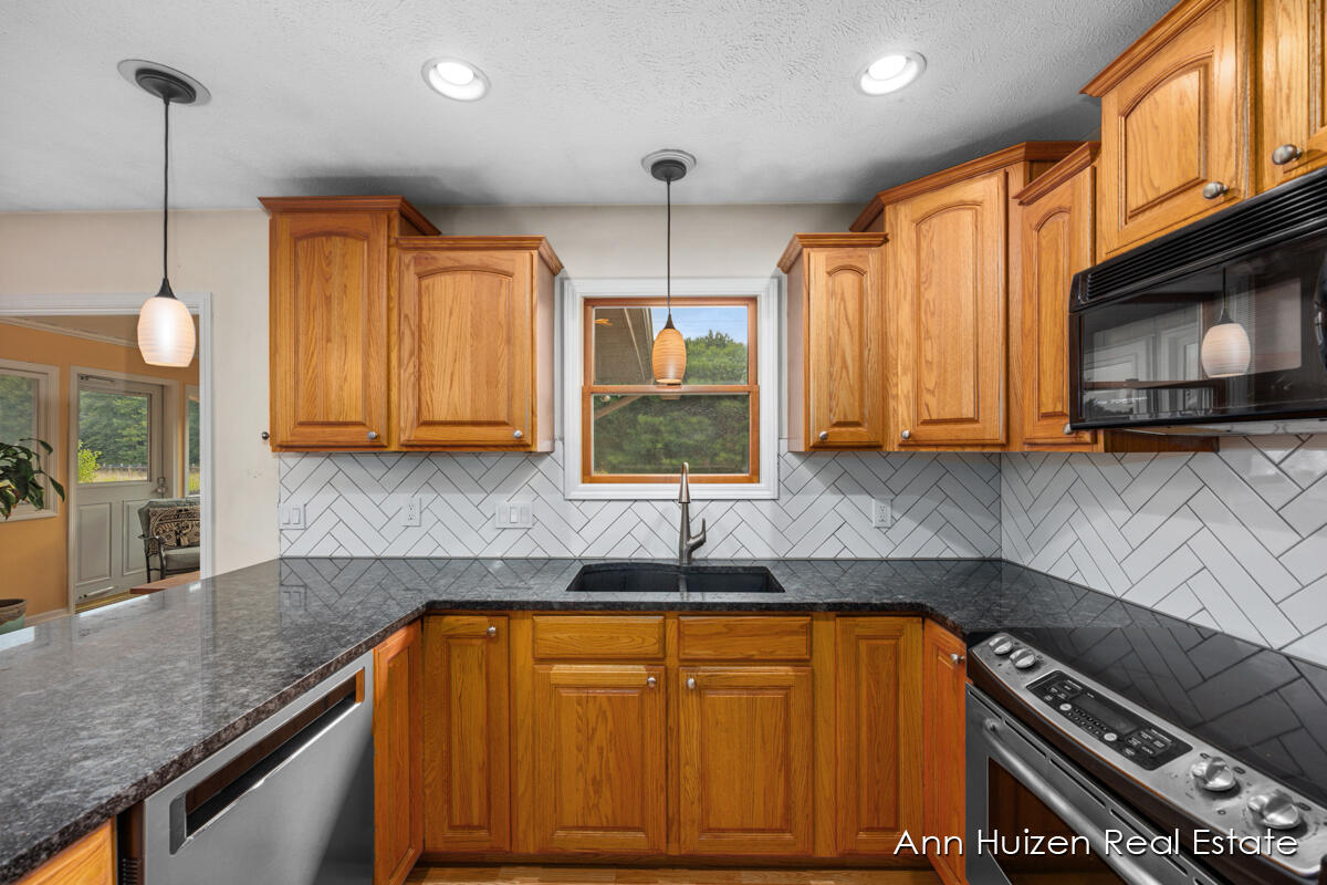 1256 Granada Drive NW