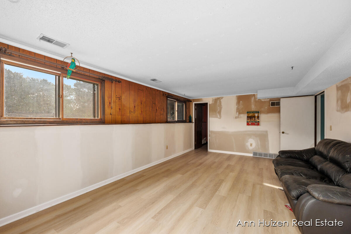 1256 Granada Drive NW