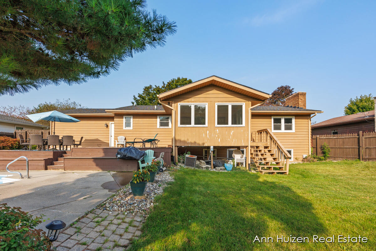 1256 Granada Drive NW
