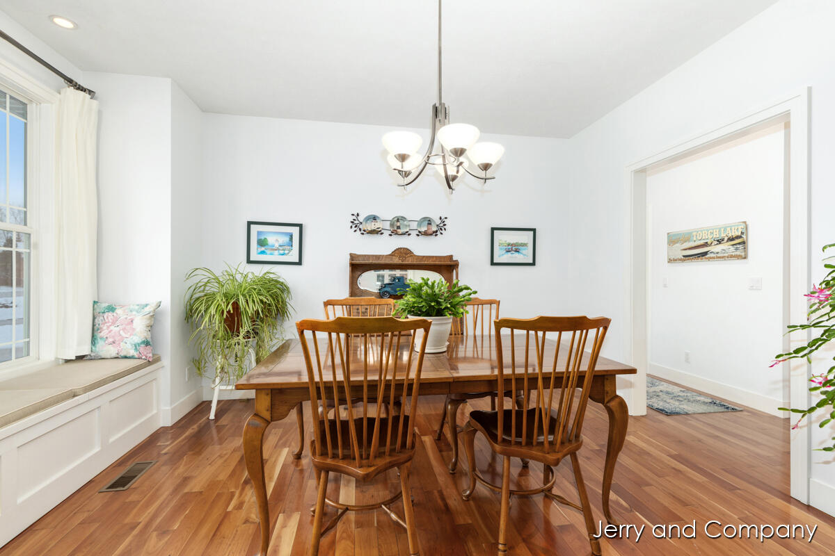 10302 Crabapple Lane