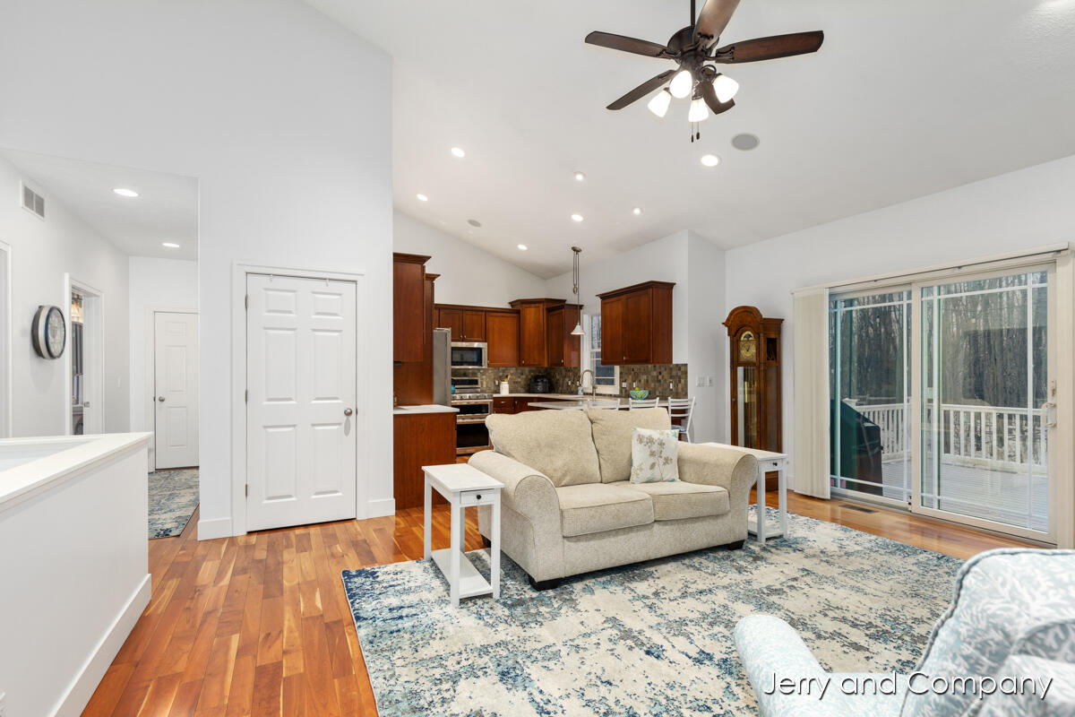 10302 Crabapple Lane