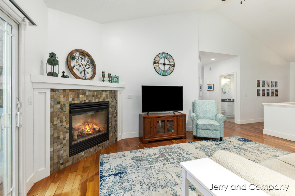 10302 Crabapple Lane