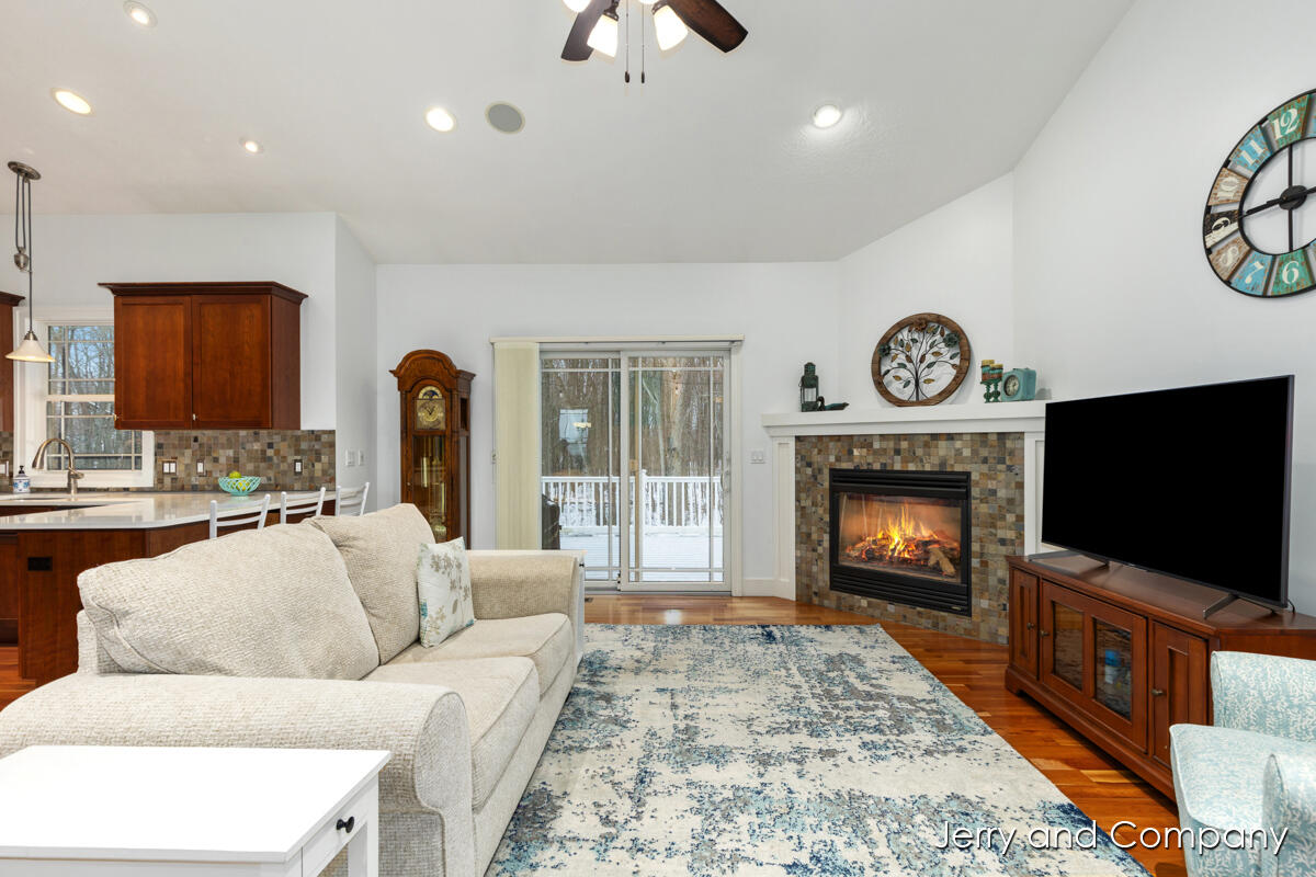 10302 Crabapple Lane