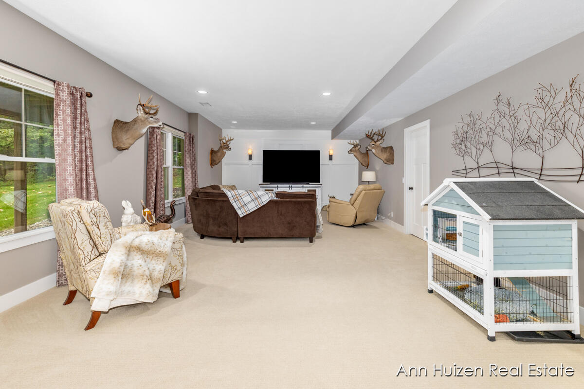 9495 Douglas Fir Court NE