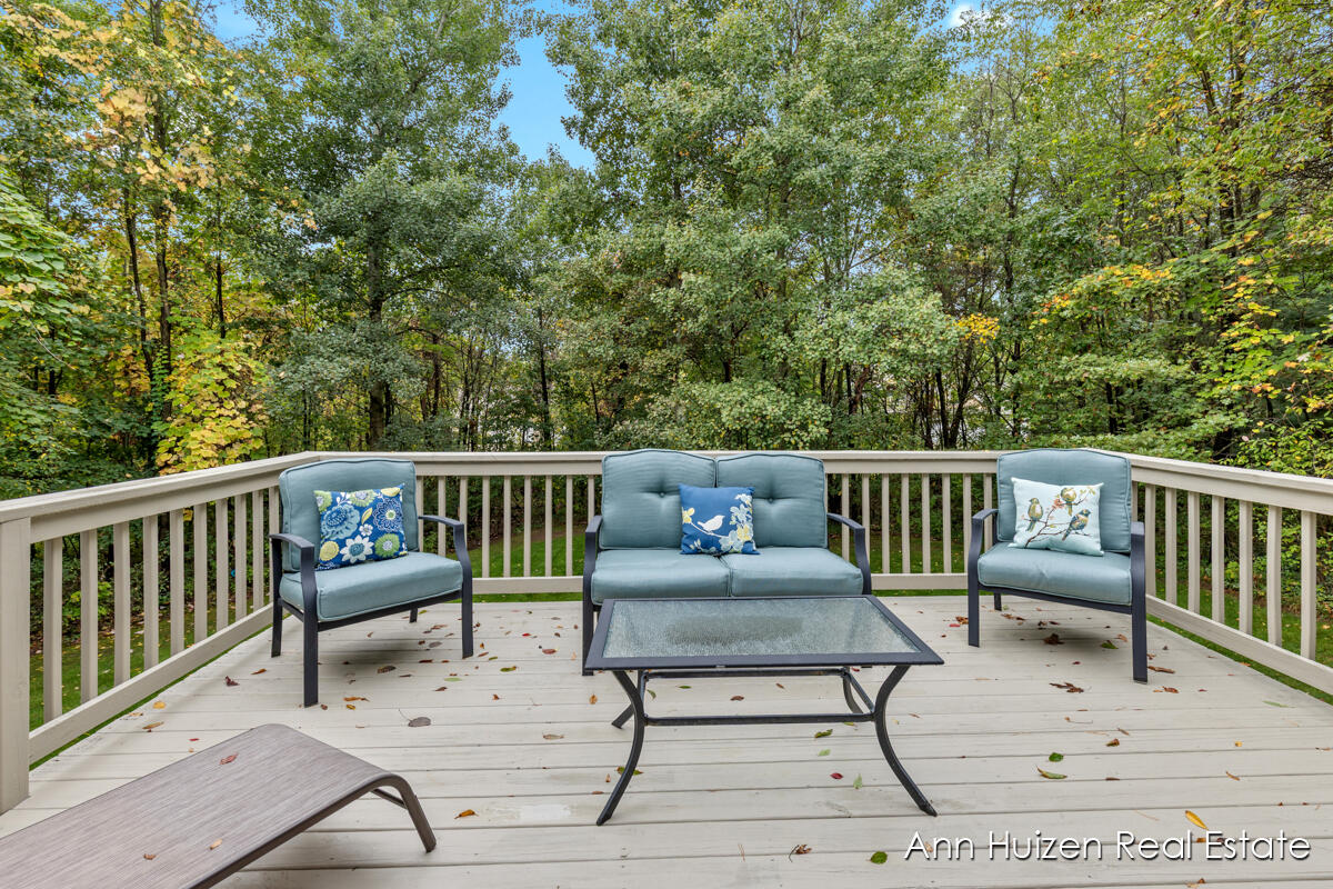 9495 Douglas Fir Court NE