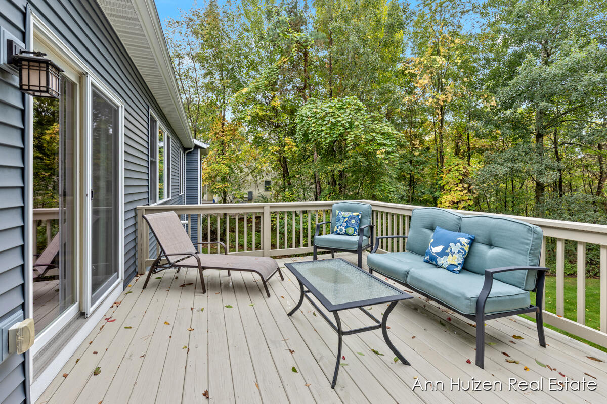 9495 Douglas Fir Court NE
