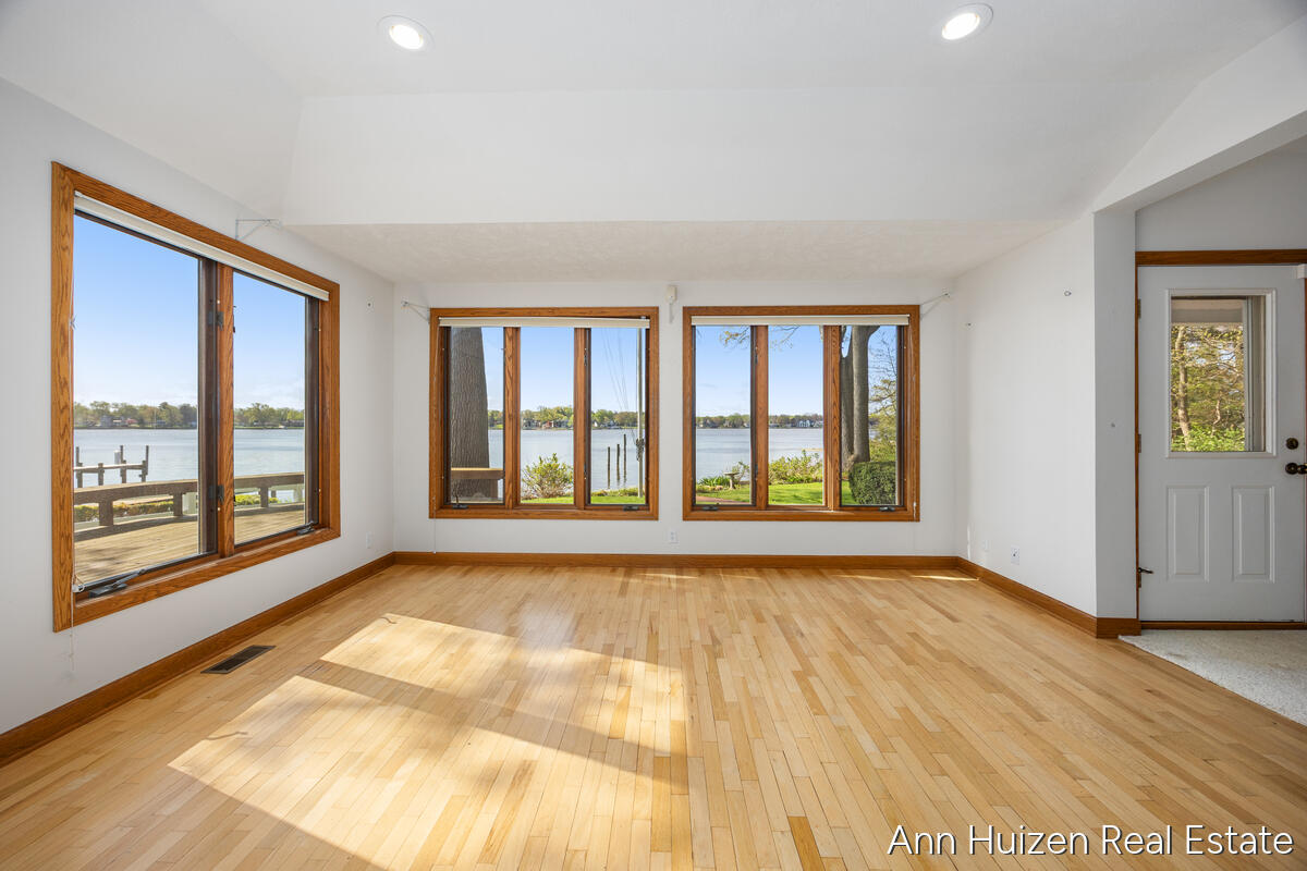786 N Shore Drive
