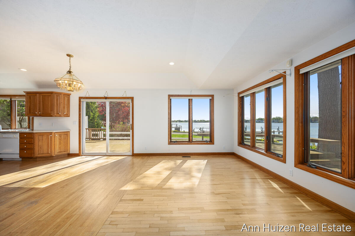 786 N Shore Drive