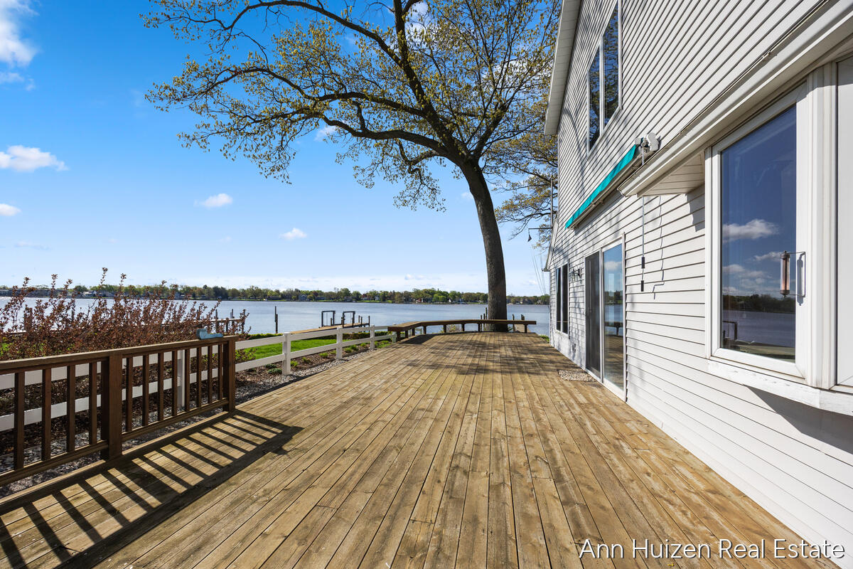 786 N Shore Drive