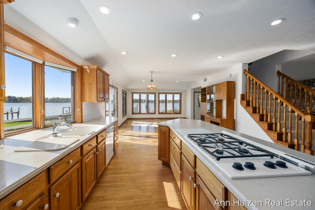 786 N Shore Drive