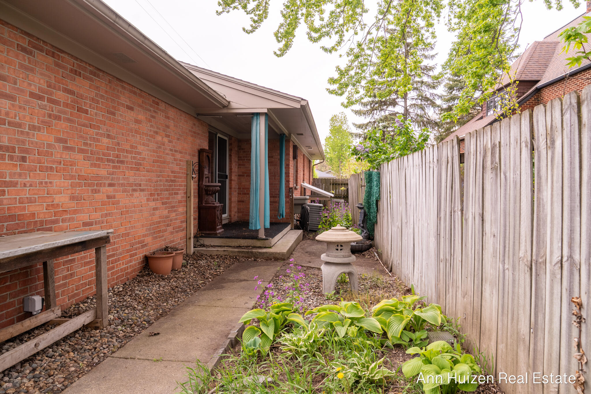 203 Alger Street SE