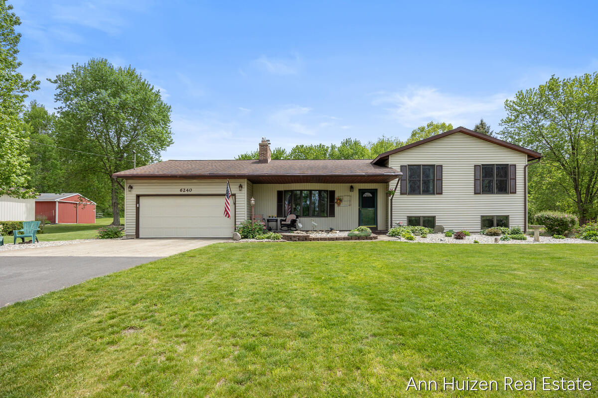 6240 Sunfish Lake Avenue NE