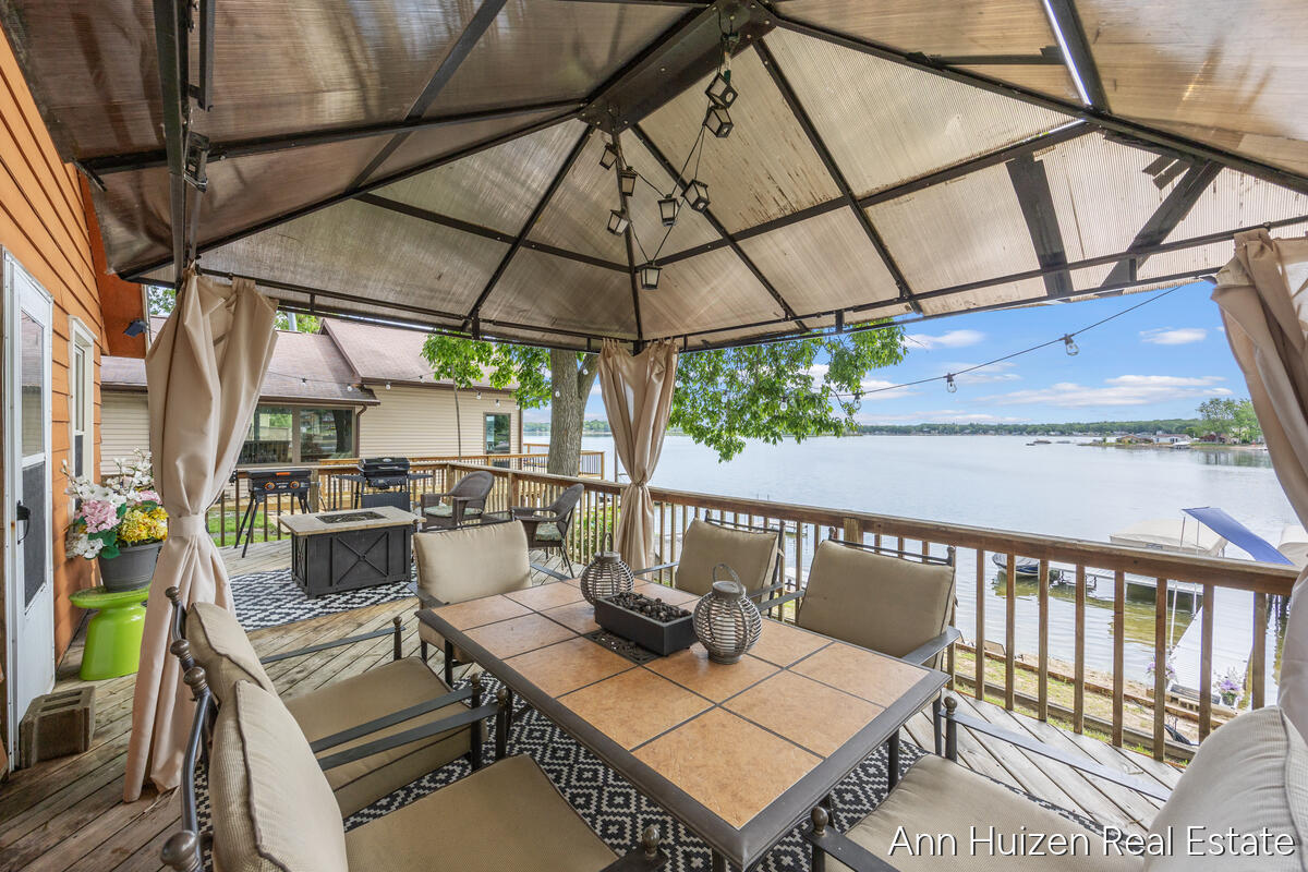 11415 Oak Drive