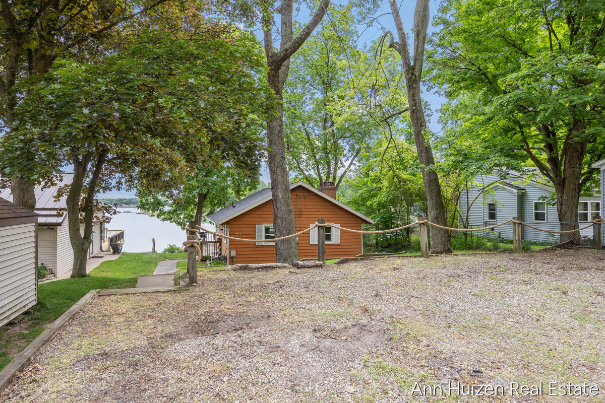 11415 Oak Drive