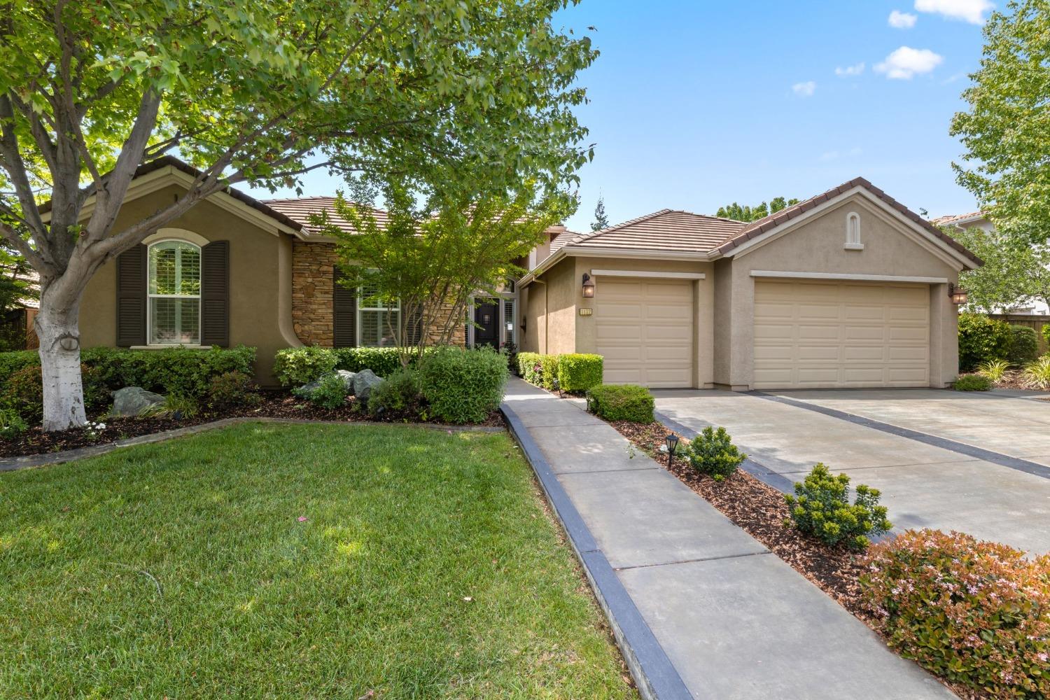 1132 Venezia Drive