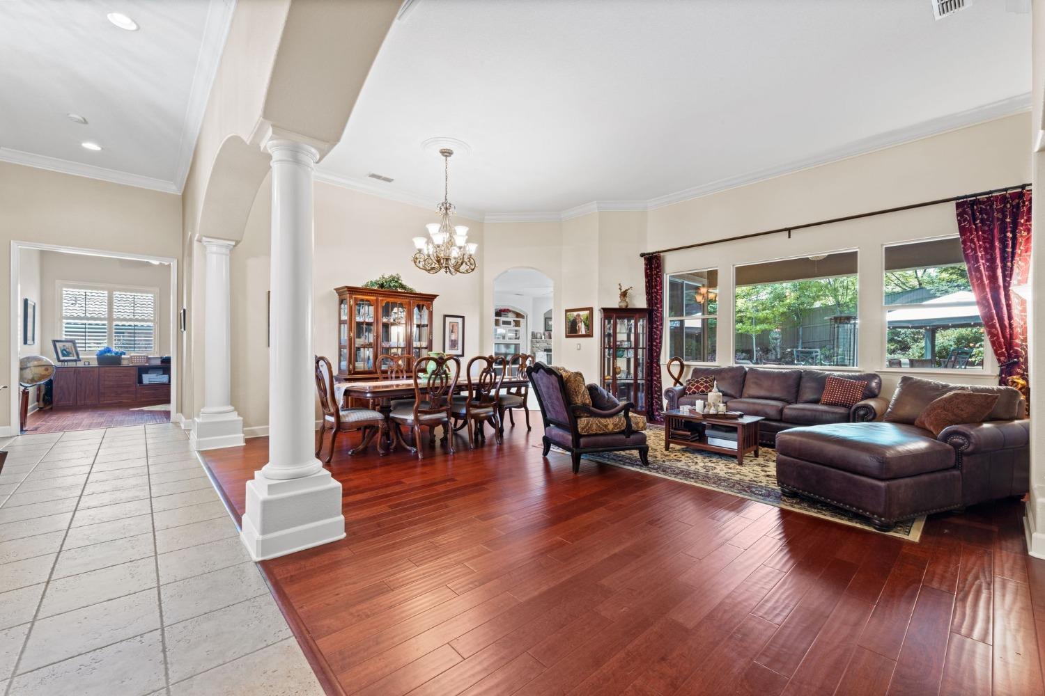 1132 Venezia Drive