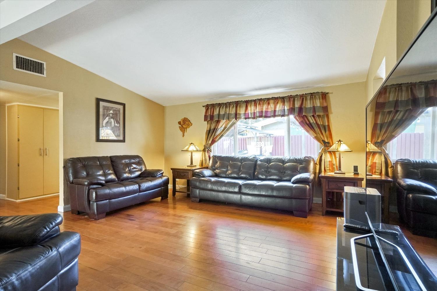 623 W Windsor Drive