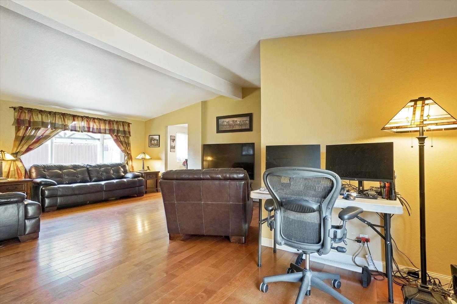 623 W Windsor Drive