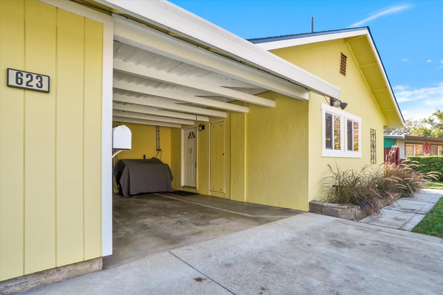 623 W Windsor Drive