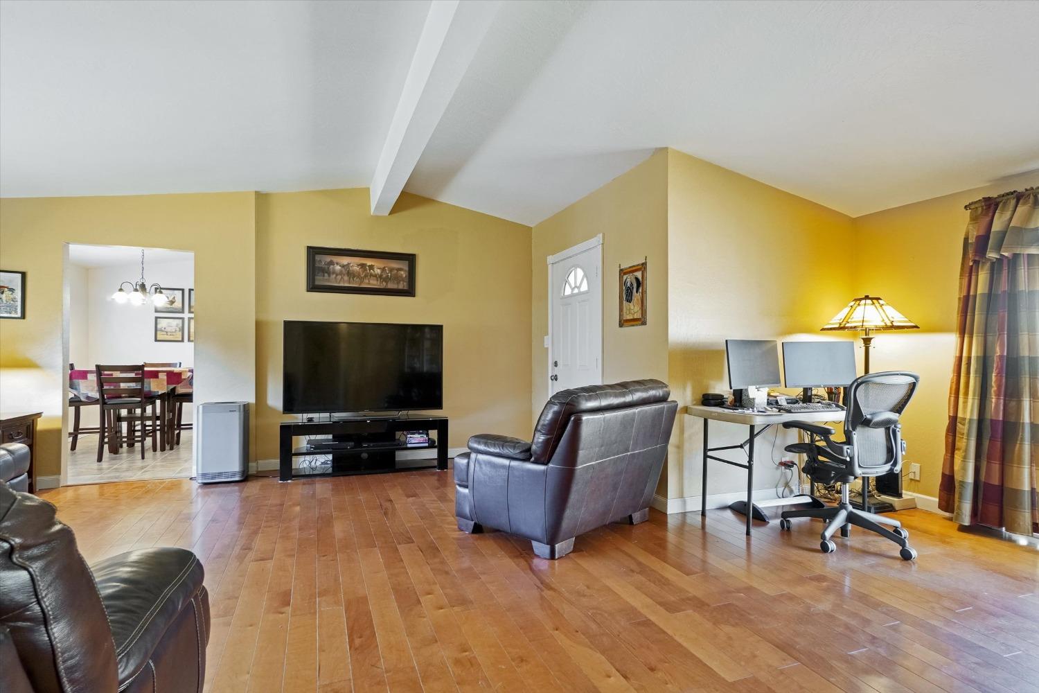 623 W Windsor Drive