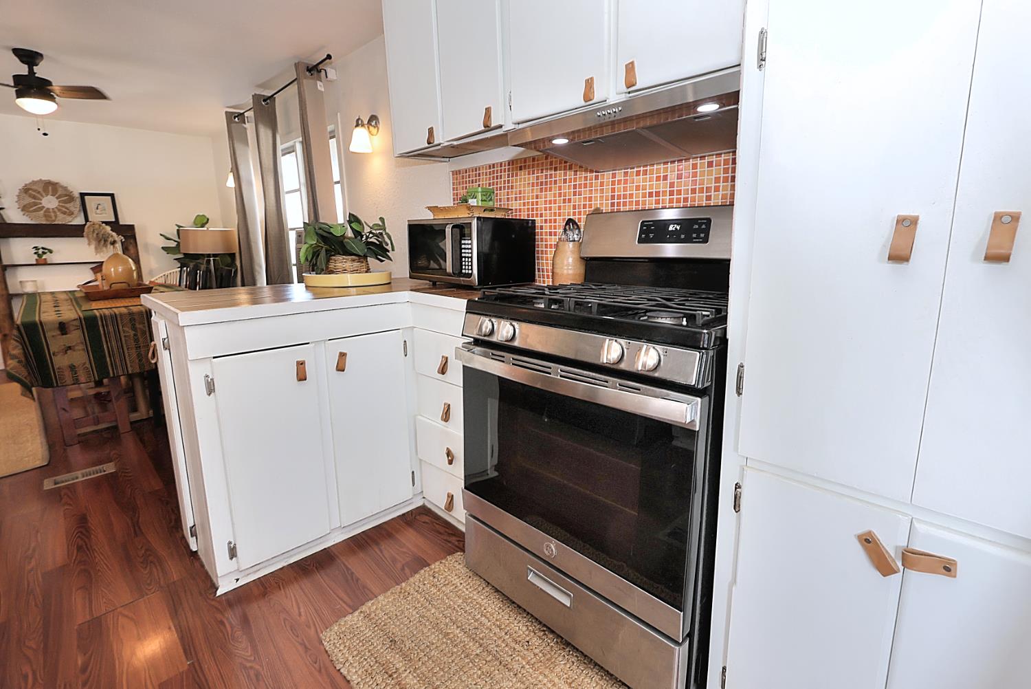 28 Golden Inn Way