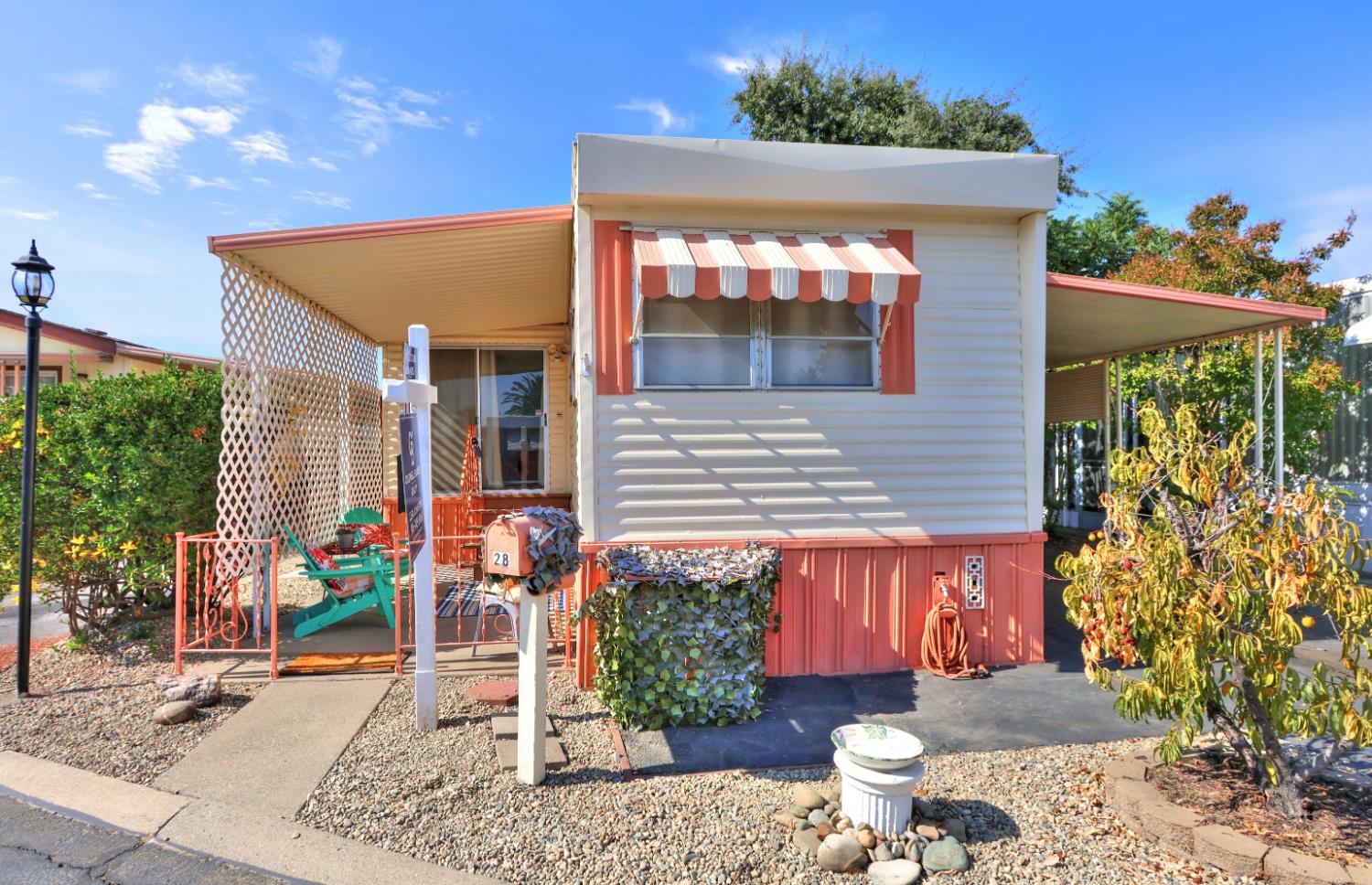 28 Golden Inn Way