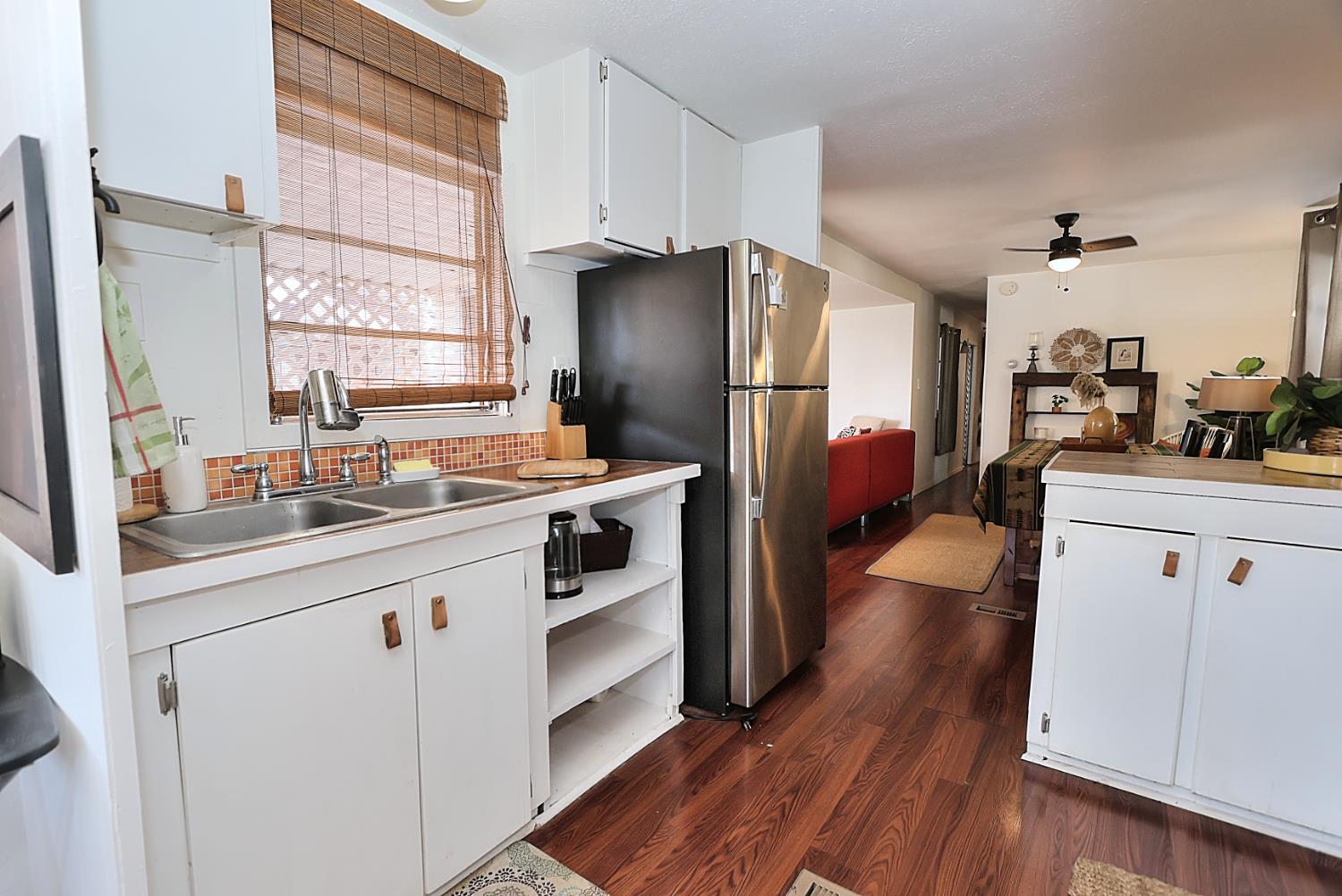 28 Golden Inn Way