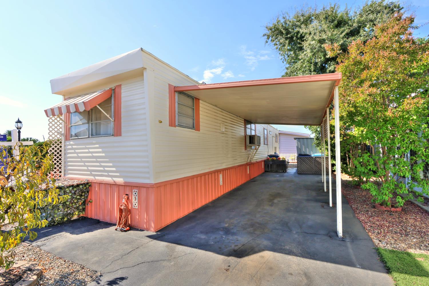 28 Golden Inn Way