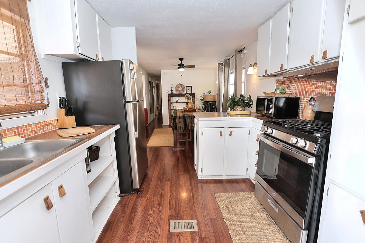 28 Golden Inn Way