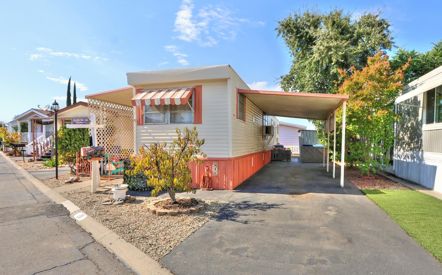28 Golden Inn Way