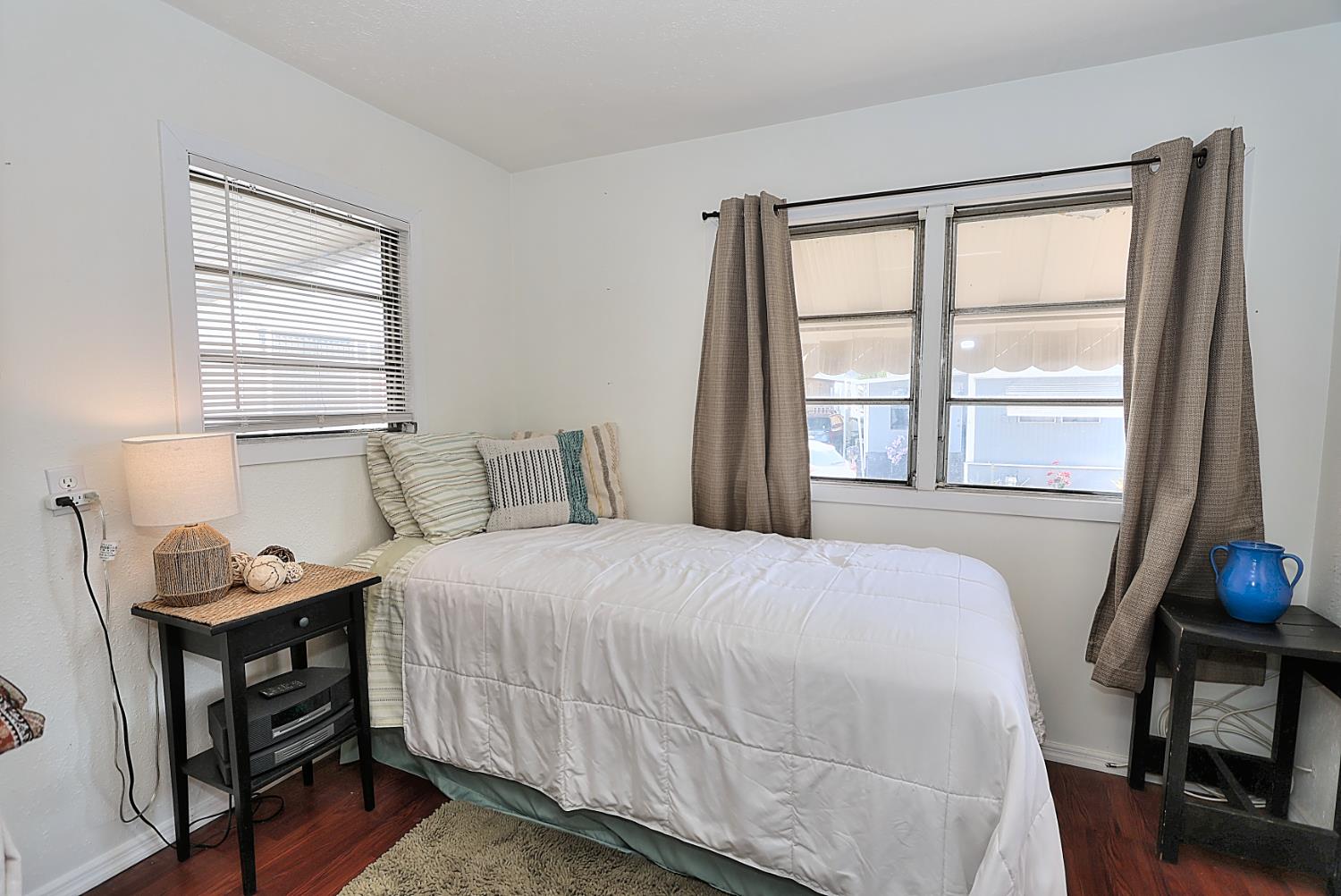 28 Golden Inn Way