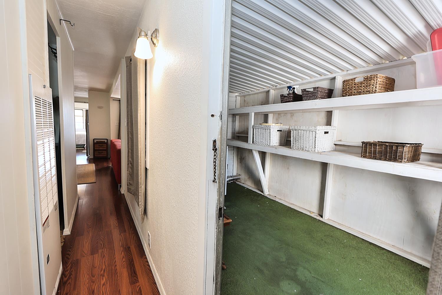 28 Golden Inn Way