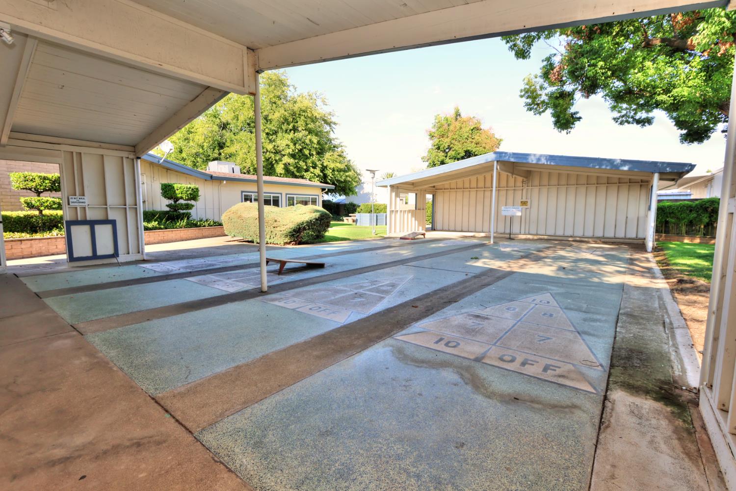 28 Golden Inn Way