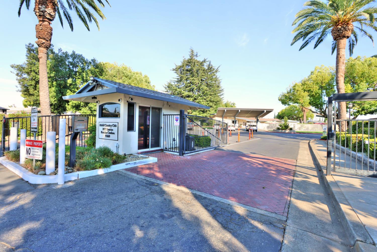 28 Golden Inn Way
