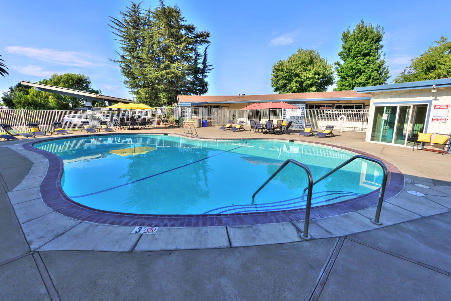 28 Golden Inn Way