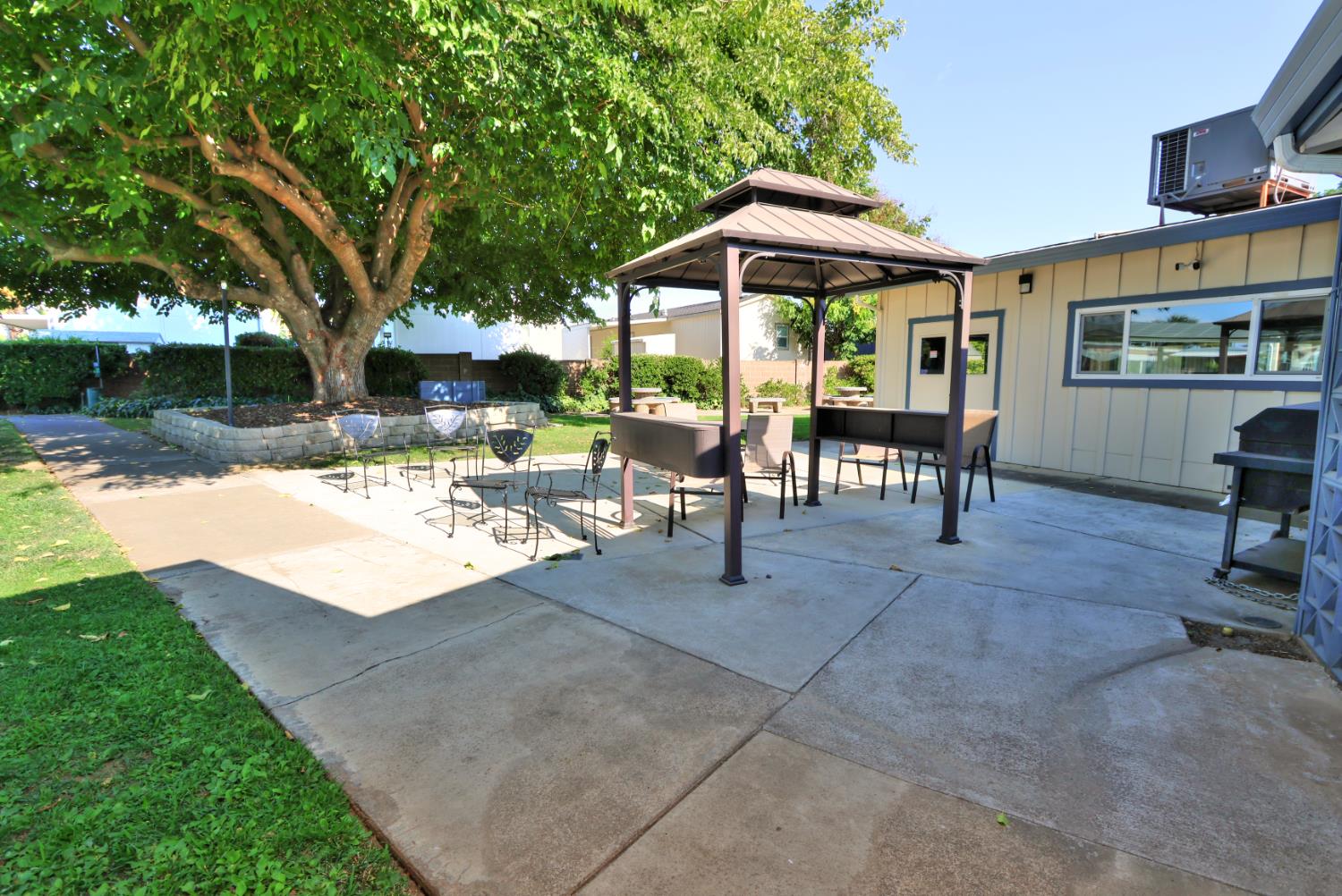 28 Golden Inn Way