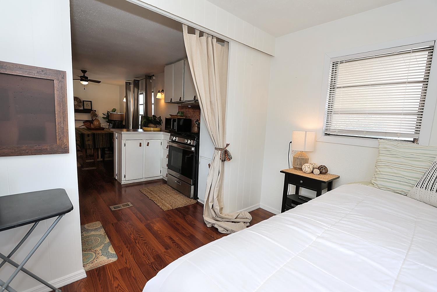 28 Golden Inn Way