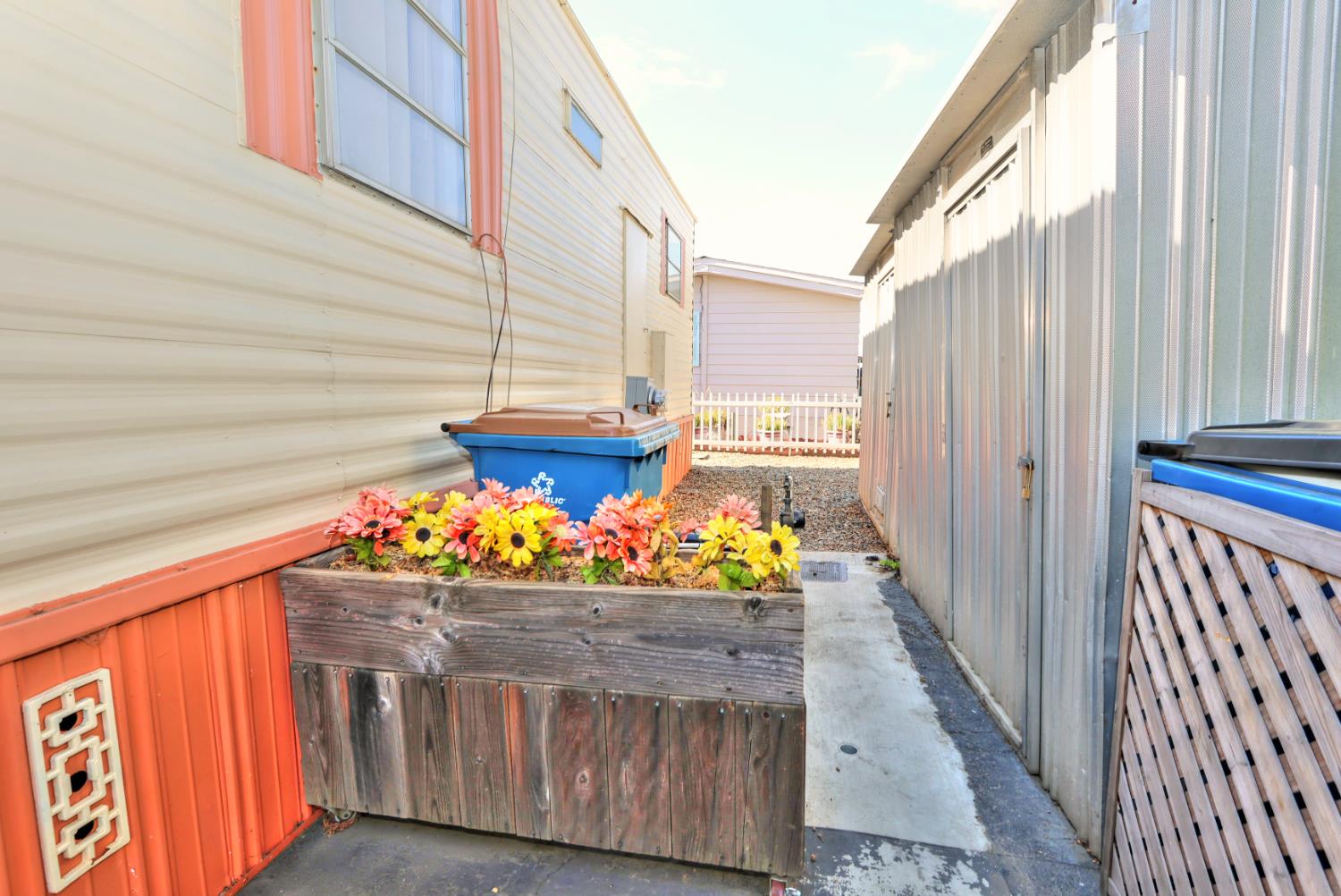 28 Golden Inn Way