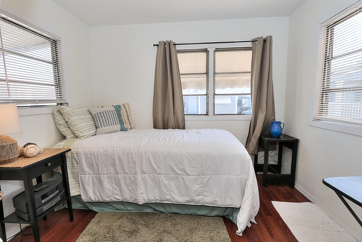 28 Golden Inn Way