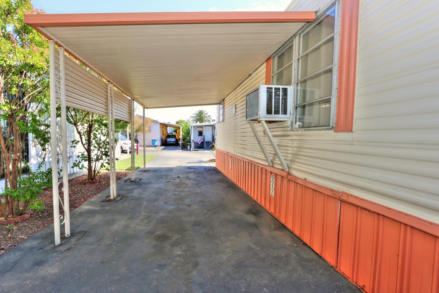28 Golden Inn Way