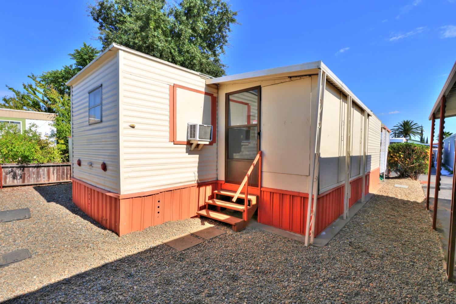 28 Golden Inn Way