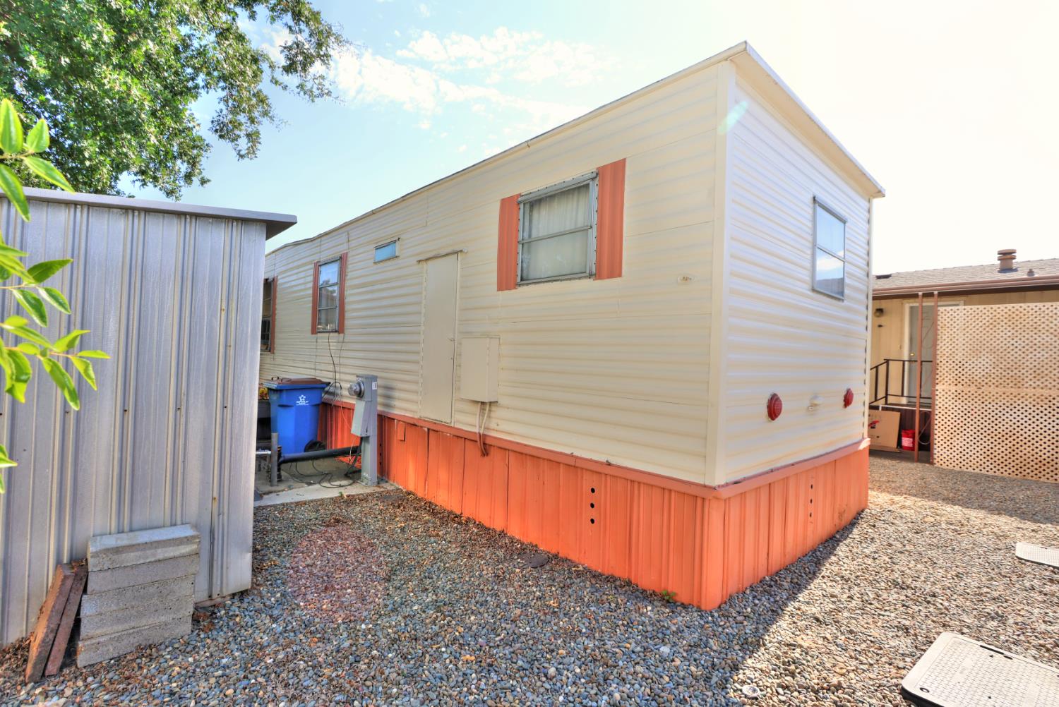 28 Golden Inn Way
