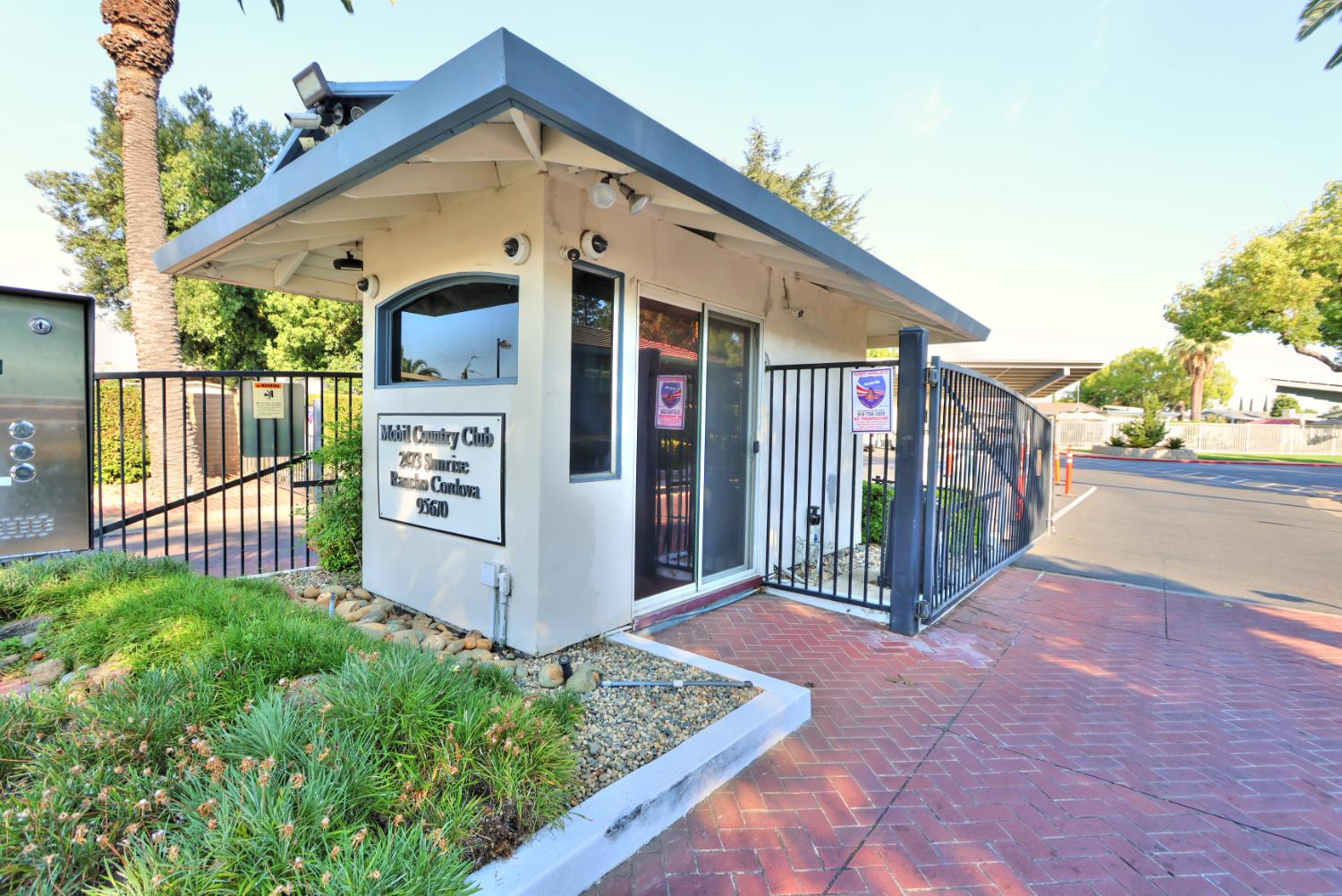 28 Golden Inn Way
