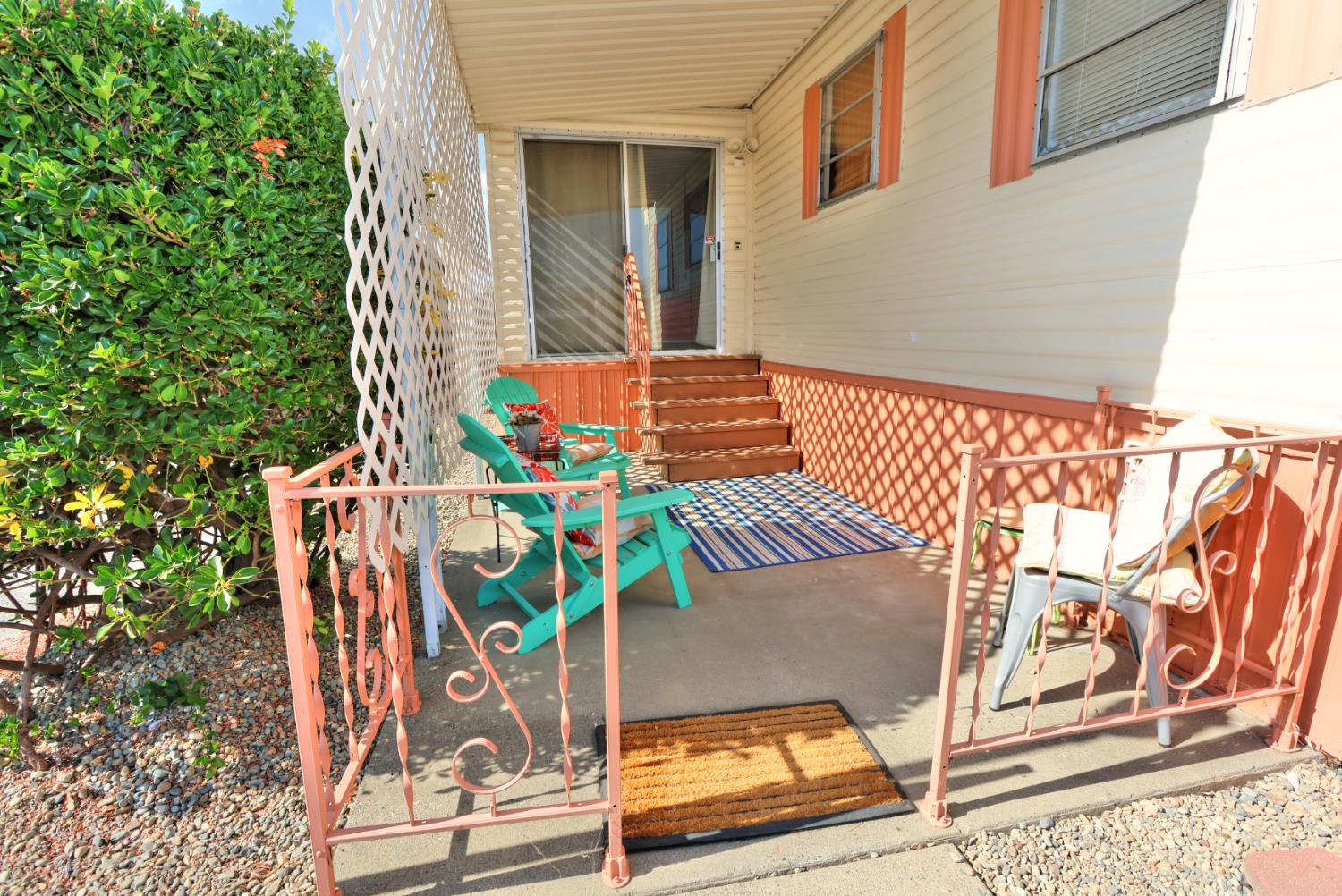 28 Golden Inn Way