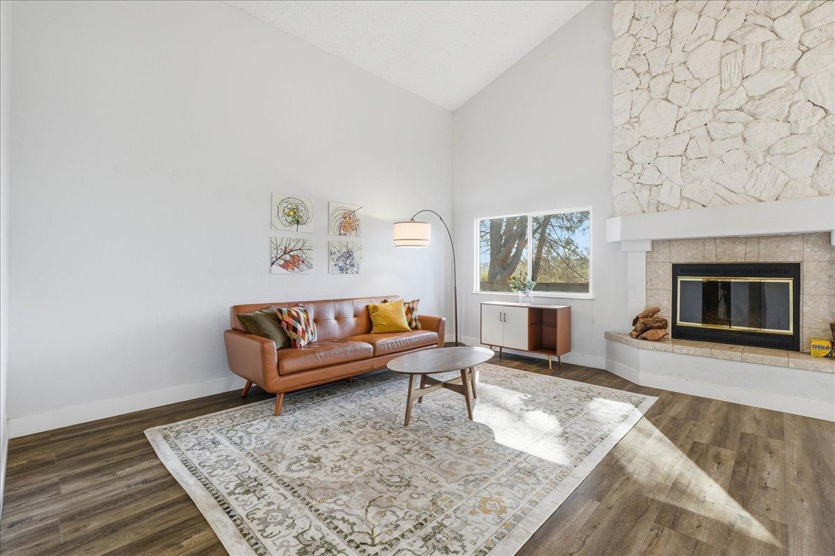 2836 La Crescenta Drive